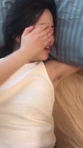 เขินเอาหมอนเอาปิดหน้า