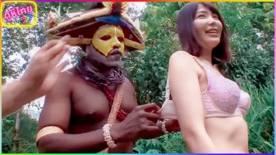 หนังxญี่ปุ่น ทัวร์ชนเผ่าในป่าแอมะซอน เดินไปเจอหัวหน้าเผ่า ทำทรงแก้ผ้ายั่วๆ จนควยแข็ง เลยชวนไปเย็ด