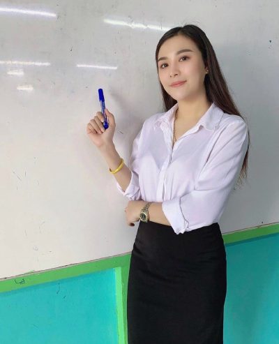 หลุด คุณครูโดนเย็ดคาชุดแล้วอย่างสวยอย่างเด็ด….