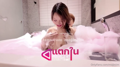 คลิปหลุดOnlyfans mojiniim น้องนุ่มนิ่มสาวขี้เงี่ยนหุ่นสุดมันส์ มาลงอ่างอาบน้ำกับแฟนหนุ่ม แล้วเงี่ยนขึ้นเฉย เลยมาชวนแฟนหนุ่มมาจับเย็ดซอยหีท่าหมากระแทกหีลีลาอย่างเด็ดแหวกขาเย็ดกันอย่างมันส์ ครางเสียวลั่นห้อง