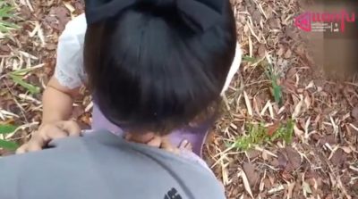 คลิปหลุดคนไทย 18+ เย็ดกันแบบ outdoor พาสาวสวยมาเย็ดถึงกลางป่า จัดท่าหมาเย็ดสด เย็ดไปตูดขาวเนียนสวยๆขยับไป จับแหกขาแล้วเย็ดต่อ จนแตกในคาร่องหีในที่สุด