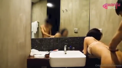 คลิปหลุดน้องไข่เน่า kainaoa ในโอนลี่แฟน ไข่เน่าเงี่ยน ผัวเลยจัดให้หนักท่าหมา คาห้องน้ำในโรงแรม ทนไม่ไหวต้องครางเสียวน่ารักออกมา